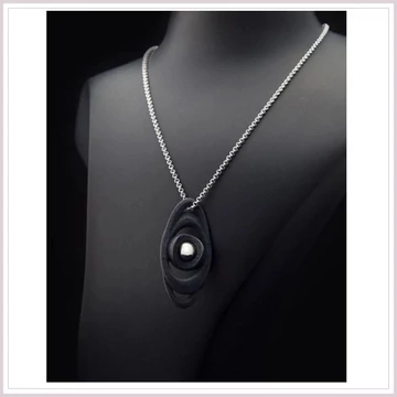 Lockstone ™ Saturn medál viaszos rozsdamentes acél láncon