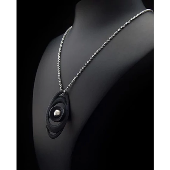 Lockstone ™ Saturn medál viaszos rozsdamentes acél láncon